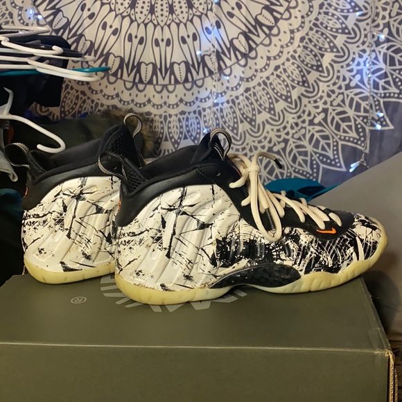 nike shoes - Picture 1 of 4